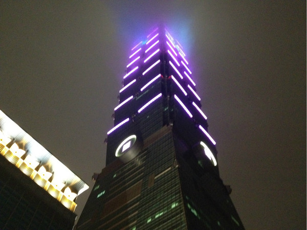  臺北101大樓外景 夜晚