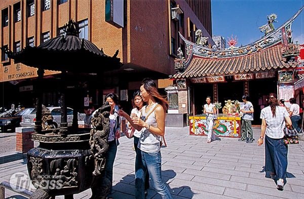 臺北<a href='http://m.251994.com/lvyou/view/172' title='霞海城隍廟' style='color:blue;font-size:14px;'>霞海城隍廟</a>