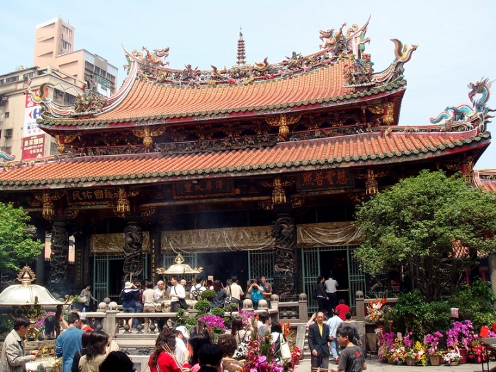 臺(tái)北艋舺龍山寺 ，又稱萬年寺