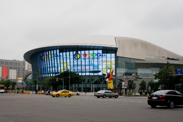 <a href='http://m.251994.com/taipei/927' title='小巨蛋' style='color:blue;font-size:14px;'>小巨蛋</a>體育館