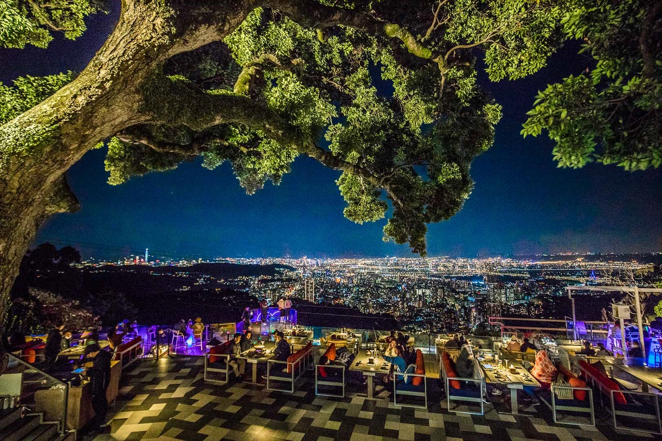 草山夜未眠<a href='http://m.251994.com/lvyou/view/170' title='陽明山' style='color:blue;font-size:14px;'>陽明山</a>夜景餐廳